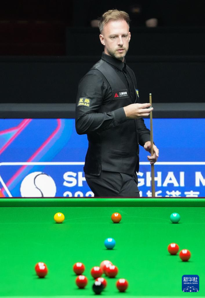 在万众瞩目 在万众瞩目